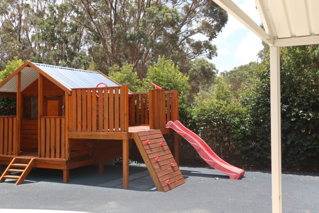 Photo of the play fort and slide at the Bunbury Retreat