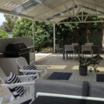 Photo of the alfresco dining area of the Bunbury Retreat