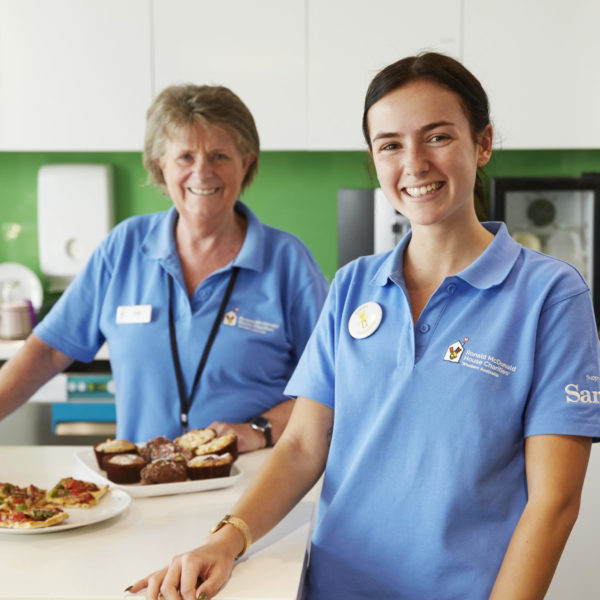 Photo of volunteers in the kitchen Photo of volunteers in the kitchen